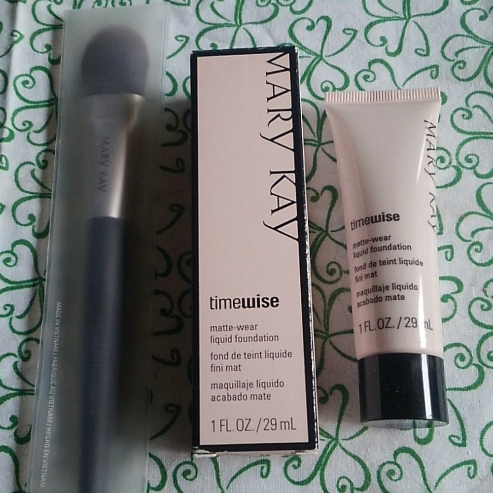 Mary Kay foundation pack